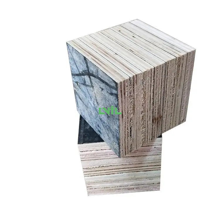 不同尺寸的旧模板脚墩 胶合板脚